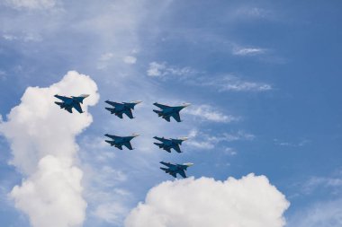 Rus Hava Kuvvetleri, Rus Şövalyeleri akrobatik takımının performansı. Uçaklar Sukhoi Su-30SM, NATO kod adı Flanker-C Uluslararası Askeri-Teknik Forum-2020. 09.25.2020, Moskova, Rusya