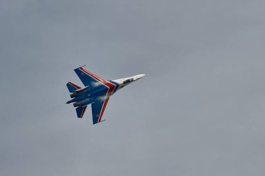 Rus Hava Kuvvetleri, Rus Şövalyeleri akrobatik takımının performansı. Uçaklar Sukhoi Su-30SM, NATO kod adı Flanker-C Uluslararası Askeri-Teknik Forum-2020. 09.25.2020, Moskova, Rusya
