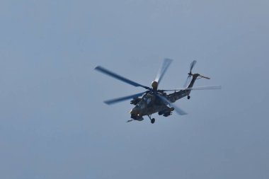 Mil Mi-28 Mi-28NM, NATO 'nun kodu: Havoc. Rus hava durumu, gece gündüz, askeri tandem, MAKS 2019 hava gösterisinde iki kişilik zırhsız saldırı helikopteri. ZHUKOVSKY, RUSSIA, 27 Ağustos 2019