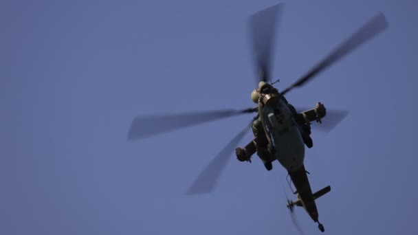 Mil Mi-28 Gösteri Uçuşu, Mi-28NM, NATO 'nun kodlaması: Havoc. En yeni Rus hava saldırı helikopteri, yavaş çekim 100 fp. — Stok video