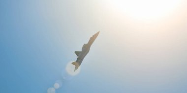 Yeni Rus avcı uçağı SU 57 (T-50) Moskova Uluslararası Havacılık ve Uzay Salonu MAKS 2019 'da hava manevra savaşı gösteriyor. Rusya, 28 Ağustos 2019.