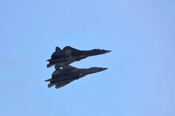 Orosz Generációs Harcosok Mutatja Légi Manőver Csata Moszkva Nemzetközi Repülési — Stock Fotó