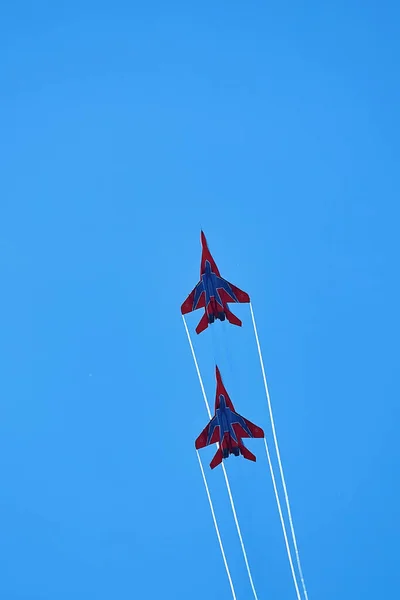 Flugshow Des Kunstflugteams Strizhi Die Mauersegler Kunstflugteam Auf Kampfflugzeugen Mig — Stockfoto