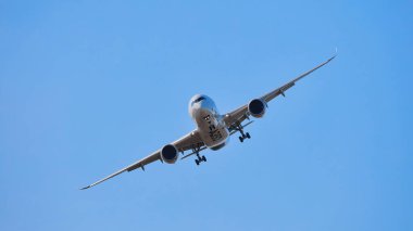 Hava otobüsü A350 XWB. MAKS 2019 hava gösterisindeki Modern Uçak Gösteri Uçuşu. ZHUKOVSKY, RUSYA, 30 AĞUSTOS 2019