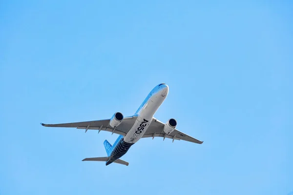 AIRBUS A350 XWB. volo Modern Airliner Demonstration sul MAKS 2019. ZHUKOVSKY, RUSSIA, 30 agosto 2019 — Foto Stock