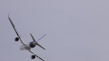 Hava otobüsü A350-1000. MAKS 2021 hava gösterisindeki Modern Uçak Gösteri Uçuşu. ZHUKOVSKY, RUSSIA, 21.07.2021