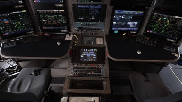 Kabinen på AIRBUS A350-flygplanet för flygtester. Provluftfartygets inre struktur. MÅSTE 2021 flyguppvisning. Zhukovskij, Ryssland, 21.07.2021 — Stockvideo