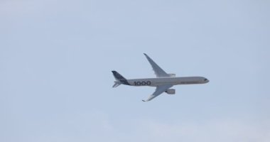 Hava otobüsü A350-1000. MAKS 2021 hava gösterisindeki Modern Uçak Gösteri Uçuşu. ZHUKOVSKY, RUSSIA, 22.07.2021
