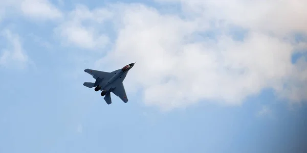 MiG-35 realizando voo de demonstração do salão aeroespacial internacional MAKS-2019. Salão Internacional de Aviação e Espaço de Moscou MAKS 2019. RÚSSIA, 29 de agosto de 2019 — Fotografia de Stock