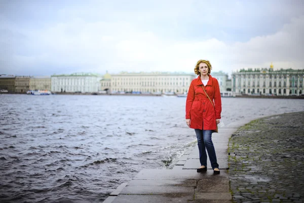 Porträtt av en ung kvinna i St. Petersburg — Stockfoto