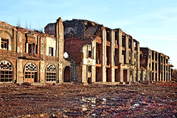 Landskap Förstörda Byggnader Vid Solnedgången Bild Skröplighet Eller Naturkatastrof — Stockfoto
