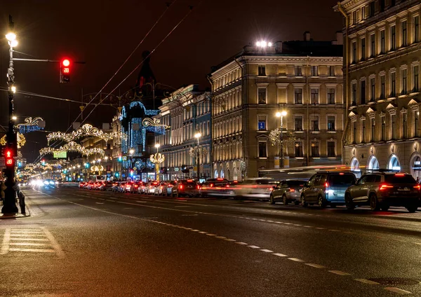 サンクトペテルブルクでは ネフスキーは大晦日にプロスペクト ロシアでの旅行 — ストック写真