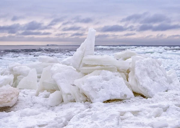 Lastrone Ghiaccio Che Rompe Sulla Riva Con Ghiaccio Marino Durante — Foto Stock