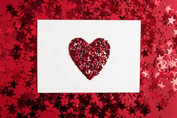 Papel Rectangular Blanco Con Corazón Centro Sobre Fondo Rojo Con —  Fotos de Stock