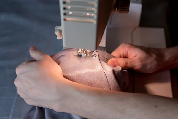 Men Hands Sew Work Clothes Sewing Machine — Stock Photo, Image