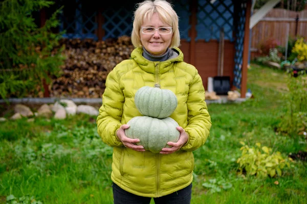 Happy Woman Holds Two Grey Pumpkins Her Garden Plot Healthy — Stock Photo, Image