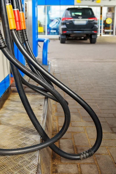 Węże Napełniania Benzyny Stacji Paliw — Zdjęcie stockowe