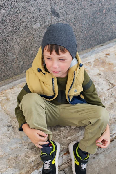 Ragazzo Triste Annoiato Anni Parco Cittadino — Foto Stock