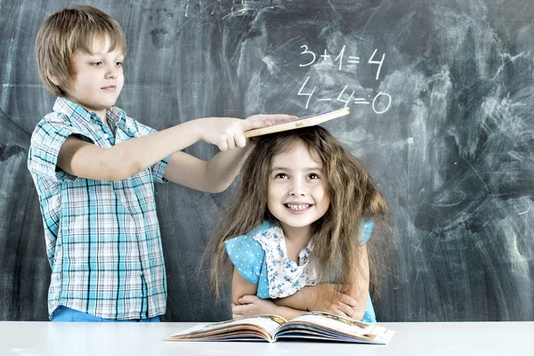 Boy and girl children indulge in school — Stock Photo, Image
