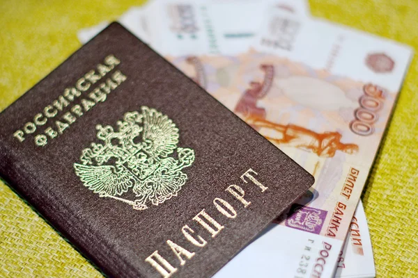 Pasaporte ruso, dinero ruso de la libreta bancaria — Foto de Stock