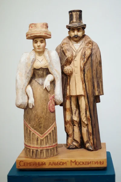 Статуя семьи РУССКИЙ МУЗЕУМ, Санкт-Петербург, выставка — стоковое фото
