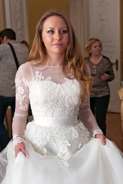 Robe de mariée sur mannequin — Photo