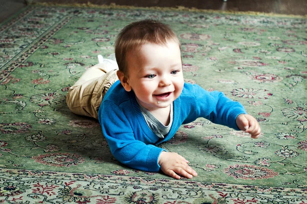 작은 아기 크롤링 — 스톡 사진