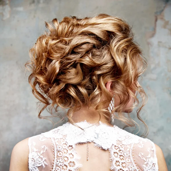 profilde güzel saçlı kız