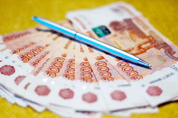 Russian money and pen — Stock Photo, Image