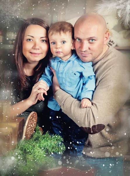 Portrait de Noël d'une jeune famille — Photo