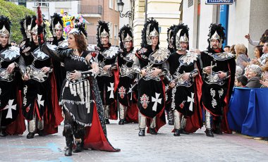Almansa, İspanya - 1 Mayıs 2013. Tatil boyunca Almansa şehir,