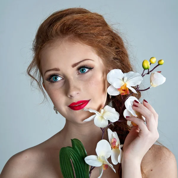 Güzellik kadını. Orkide kızla güzel model. — Stok fotoğraf
