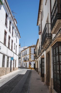 Ronda, İspanya - 6 Mayıs 2014. Ronda beyaz şehir sokakları, 