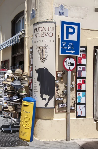 Ronda, Španělsko - 6 května 2014. Ulice v bílém městě Ronda, — Stock fotografie