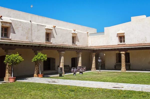 Escultura en el patio de la fortaleza de Cádiz, España —  Fotos de Stock