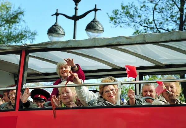 Sankt Petersburg - 9 MAI: Parada dedicată Zilei Victoriei pe N — Fotografie, imagine de stoc