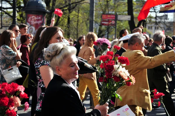 San Petersburgo - 9 DE MAYO: El desfile dedicado al Día de la Victoria en N — Foto de Stock