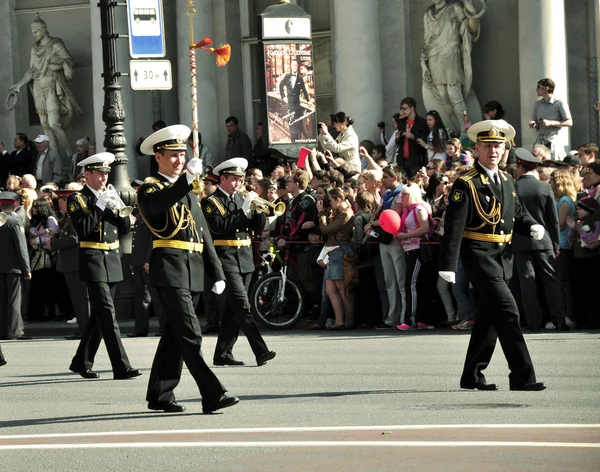 San Petersburgo - 9 DE MAYO: El desfile dedicado al Día de la Victoria en N — Foto de Stock