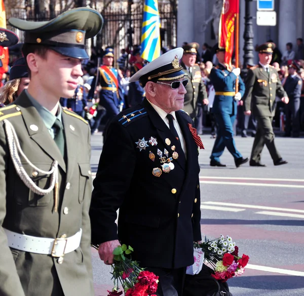St. Petersburg - 9 maja: Parada poświęcony dzień zwycięstwa na N — Zdjęcie stockowe