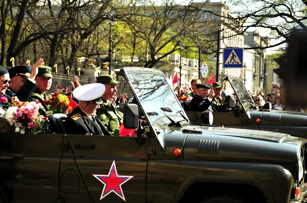 St. petersburg - 9. mai: umzug zum tag des sieges auf n — Stockfoto