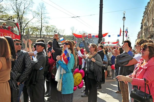 San Petersburgo - 9 DE MAYO: El desfile dedicado al Día de la Victoria en N — Foto de Stock