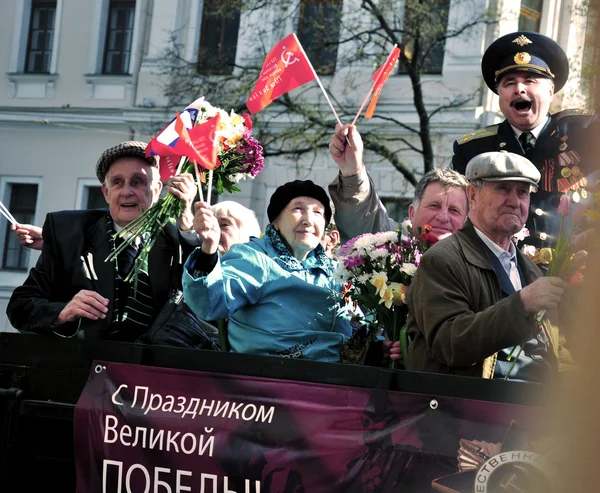 Saint-Pétersbourg - 9 MAI : Le défilé dédié au Jour de la Victoire sur N Photos De Stock Libres De Droits