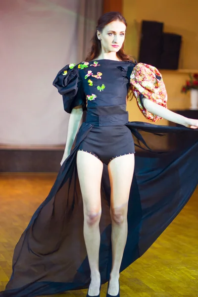 젊은 d의 세인트 피터 스 버그, 러시아-2015 년 6 월 29 일: 패션 쇼 — 스톡 사진