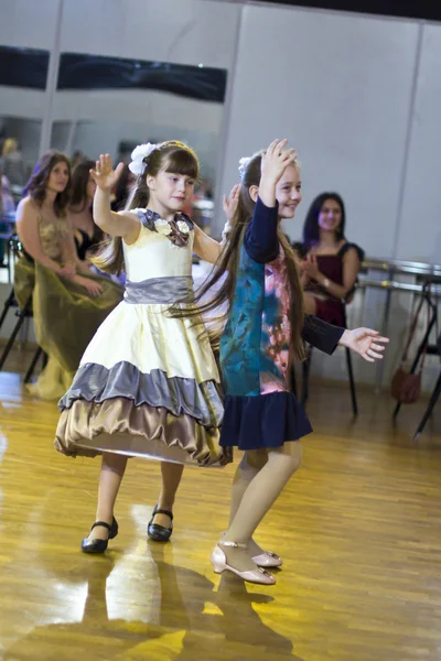 St. Petersburg, Rusya Federasyonu - 29 Haziran 2015: moda şovunda dans — Stok fotoğraf