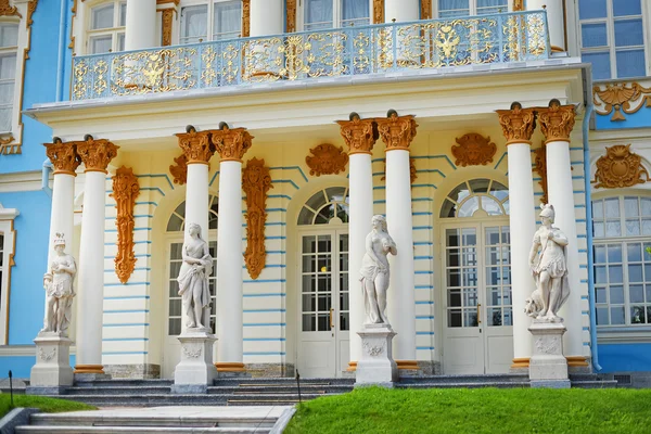 Tsarskoye Selo sarayda Catherine heykeli — Stok fotoğraf
