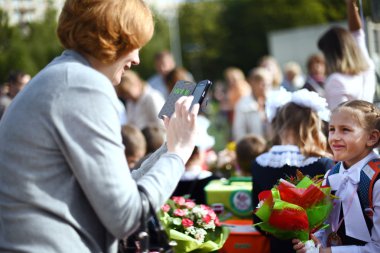 Saint Petersburg, Rusya Federasyonu - 1 Eylül 2015: Çocukların sch için gitmek
