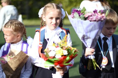 Saint Petersburg, Rusya Federasyonu - 1 Eylül 2015: Çocukların sch için gitmek