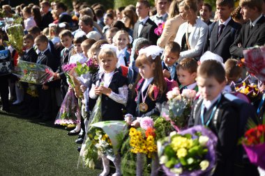 Saint Petersburg, Rusya Federasyonu - 1 Eylül 2015: Çocukların sch için gitmek