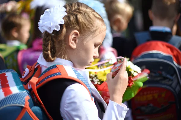 Petrohrad, Rusko - 1 září 2015: Děti jdou do sch — Stock fotografie