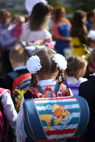 Saint Petersburg, Rusya Federasyonu - 1 Eylül 2015: Çocukların sch için gitmek